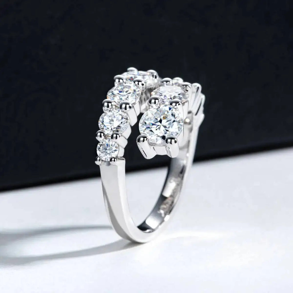 Maison Novaire Twist Moissanite Band