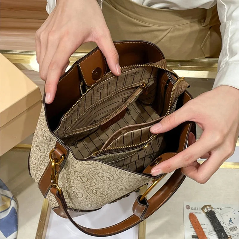 Women's handbag. Genuine leather bucket bag.